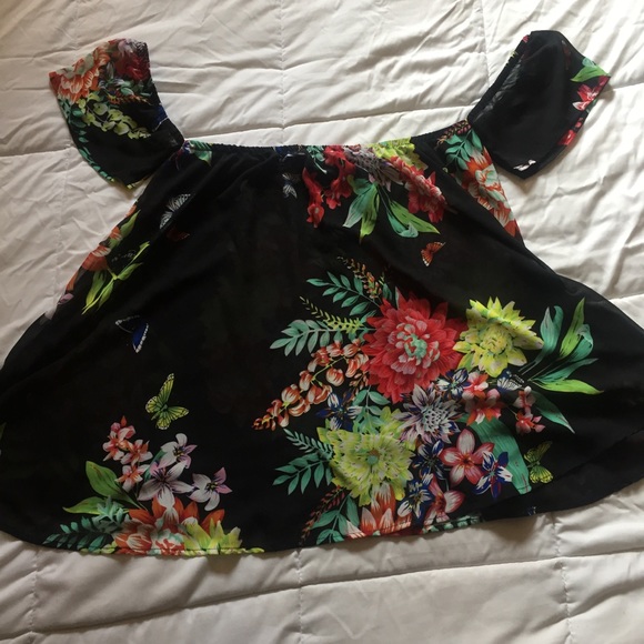 Sheer Off the shoulder sheer floral top - Picture 2 of 5